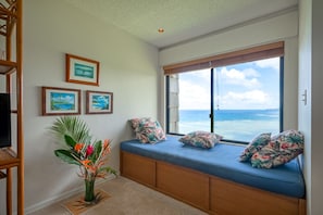 Sealodge E8 | Sealodge Kauai condos 3 - Sealodge E8 | Sealodge Kauai condos | Lounge on the punee daybed and watch the ocean waves
