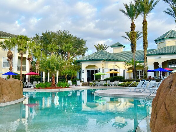 Heated Tropical Beach Style Walk-in Pool