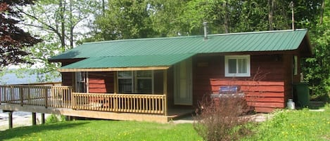 Cedar Cottage at Shiloh Cottages, Fenelon Falls