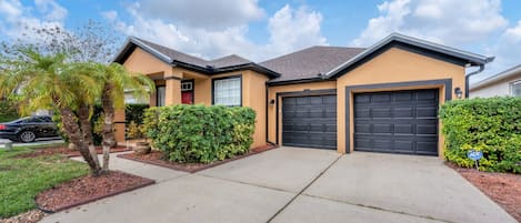 View of the front home, Park on the left side on the driveway, Parking one vehic