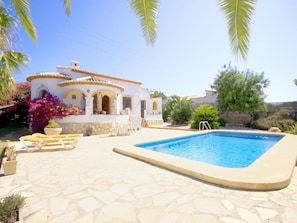 Terrasse et piscine