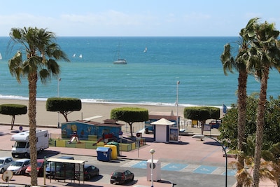 Málaga: Piso en Primera linea de  playa en El Palo. WIFI. Terraza vistas.