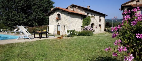 VILLA 4 camere 3 bagni  COTTAGE 1 camera 1 bagno