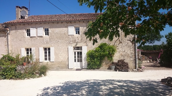 Les Mondains