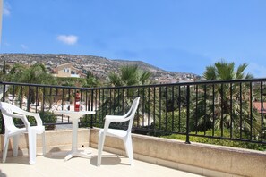 balcony 2