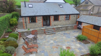 Long Linhay is a spacious cottage for 2 with sea views & private, sunny patio.
