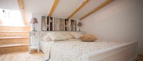 bedroom- low loft