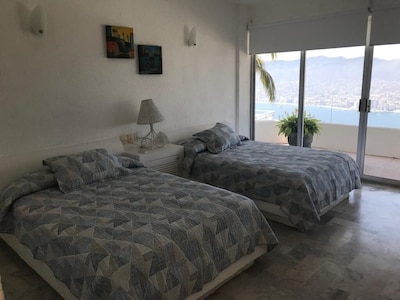 Hermosa casa en Las Brisas Acapulco, vista increíble. 3 personas Servicio incluido