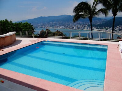 Hermosa casa en Las Brisas Acapulco, vista increíble. 3 personas Servicio incluido