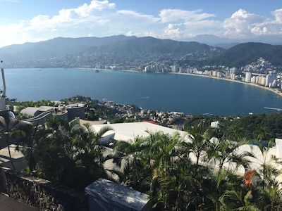 Hermosa casa en Las Brisas Acapulco, vista increíble. 3 personas Servicio incluido