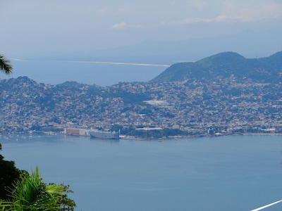 Hermosa casa en Las Brisas Acapulco, vista increíble. 3 personas Servicio incluido