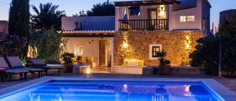 Villa Cuna. Ibiza. Mooie nachtelijke sfeer
