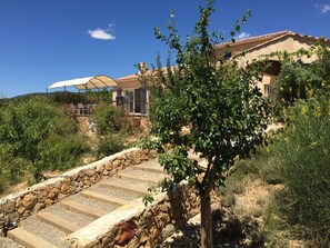 Accès Villa  depuis piscine.