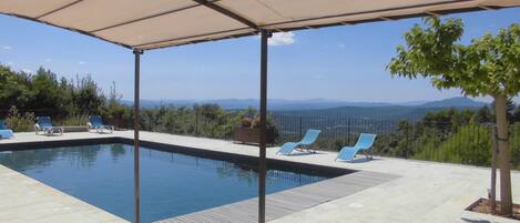 Villa climatisée 7 chambres avec douche, et wc piscine chauffée vue panoramique