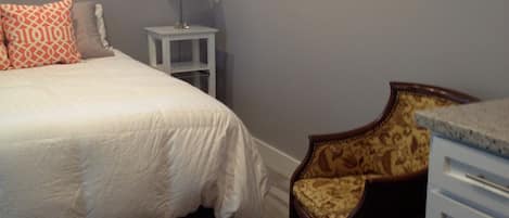 One Room Studio - Queen bed