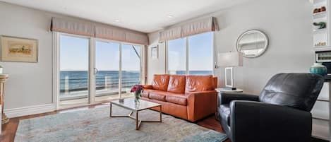 Corner unit with sea views forever!