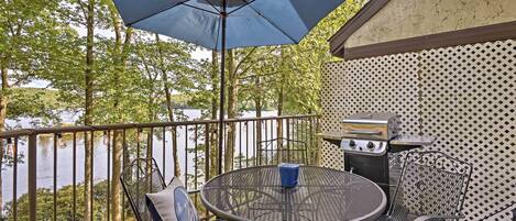Lake Harmony Vacation Rental | 2BR | 3BA | 1,500 Sq Ft | Stairs Required