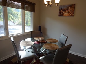 Dining Area with upto 6 person seating