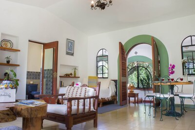 Villa El Nido-Fab Ubicación-Ubicado en exuberante vegetación-ideal 4 parejas-gran piscina