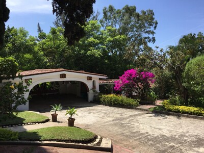 Villa El Nido-Fab Ubicación-Ubicado en exuberante vegetación-ideal 4 parejas-gran piscina