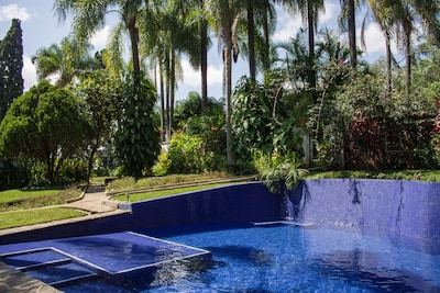 Villa El Nido-Fab Ubicación-Ubicado en exuberante vegetación-ideal 4 parejas-gran piscina