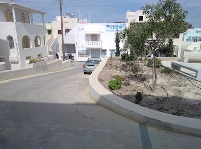 QUIET PART OF FIRA VERY CENTRAL 3 BEDROOM 2 BATHROOMS SPACIOUS TRADITION MODERN