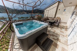 terrace with jacuzzi and lounge garniture, 10 m from sea