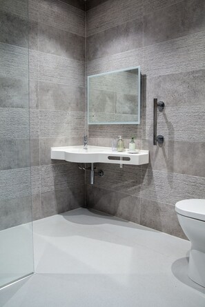 Spacious contemporary walk in wet room