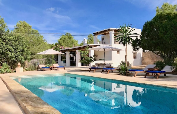 Villa Petunia. Ibiza. Nice pool
