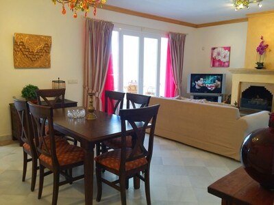 spacious apartment for 5 people on beachfront w. panoramis views