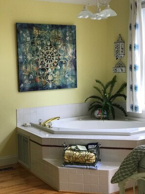 Jacuzzi Tub for two with views out the window. 