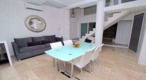 Condo Linda Gemelos Dining room