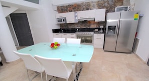 Condo Linda Gemelos Dining room