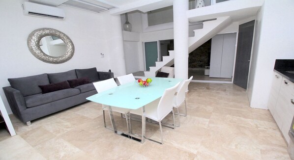 Condo Linda Gemelos Dining room