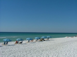 Stunning sugar-white sand and sapphire-blue water. One of the top beaches found.
