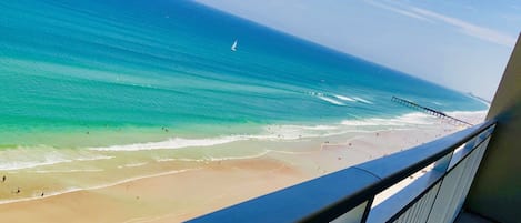 Vue sur la plage ou l’océan