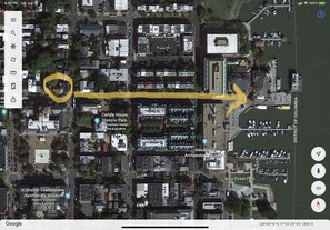 Duvall House is just two blocks from the Alexandria waterfront. 