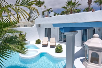 Villa Penélope con piscina privada, jacuzzi y excelente orientación al sol.