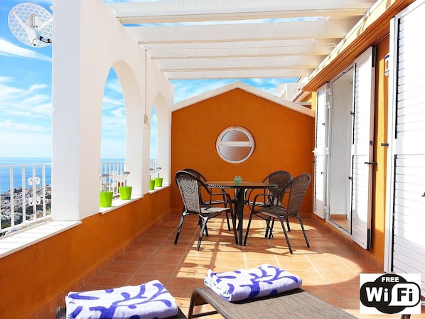 20 m2 large terrace with breathtaking 180º panoramic views of the sea.
