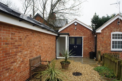 Beautifully renovated 2 bedroom cottage