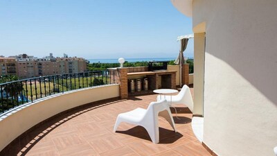 OLIMPO PENTHOUSE WITH POOL AND BARBECUE, WITH SEA VIEWS 5 MINUTES FROM THE BEACH