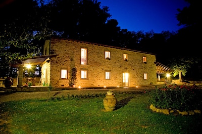 VILLA LIZ, private pool, private hot tub, park fenced,  close to Florence