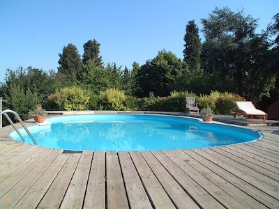In Villa Silj parkland, family friendly, swimming pool, metro to city centre