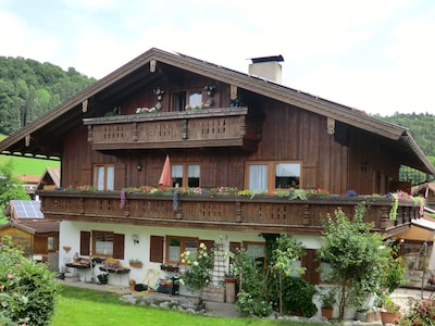 Ferienwohnung Hausham, Schliersee,Tegernsee  mitten in den Bergen mit Kachelofen