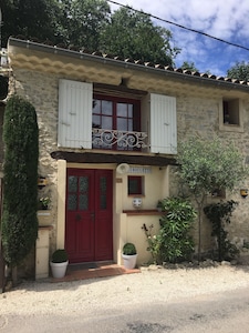 Maison en pierres atypique 