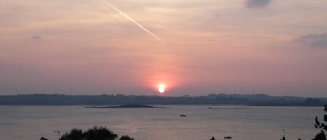 Vista para praia/oceano