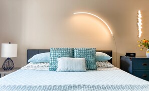 Master Bedrooom w/ King bed