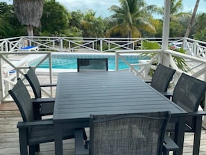 Outdoor Dining Set for 6 overlooking the Pool
