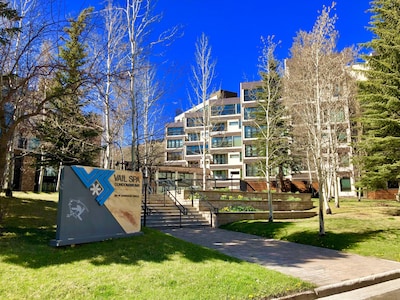 Lionshead Condo 5min walk to lifts, Indoor & outdoor Pool/3 Hot tub, ski storage