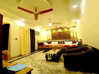  TAJ SHIRO HOMESTAY.